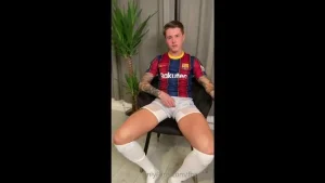 Jerking off After Football Practice – Fboy Finn (Fboyfinn)