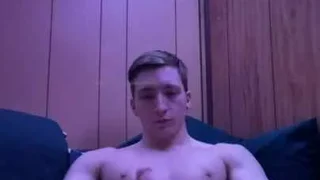 Young hot guy jerking off and cumming over himself – shreddedaesthetics